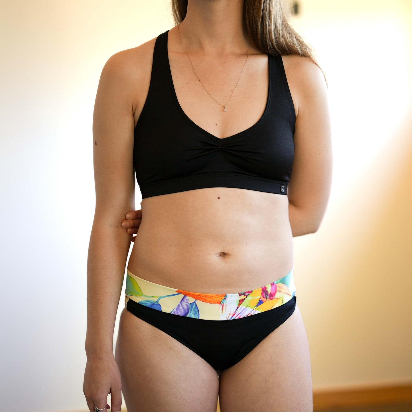 ASTER | Bas de bikini taille régulière | Flora noir